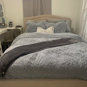 gray fluffy/shag duvet COVER & pillow cases